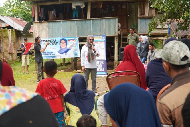 
 Husniah Talenrang Bersilaturahmi Dengan Ratusan Petani Di Kecamatan Manuju