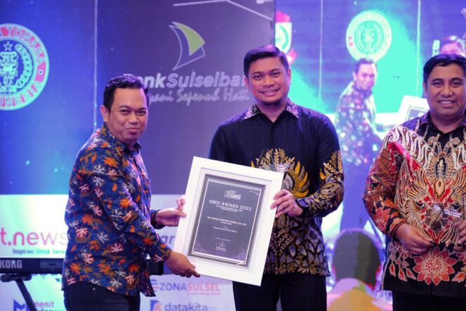 
 Peduli Media, Bupati Adnan Raih SMSI Sulsel Award 2023