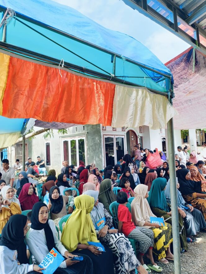 
 Husniah Talenrang Kunjungi Petani Di Samata, Warga : Ternyata Ibu Sangat Sederhana dan Ramah