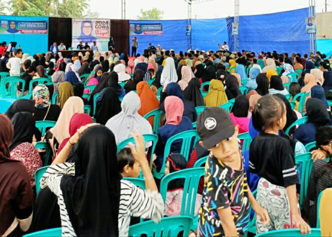 
 Hujan Deras, Masyarakat Barombong Tetap Antusias Bertemu Husniah Talenrang