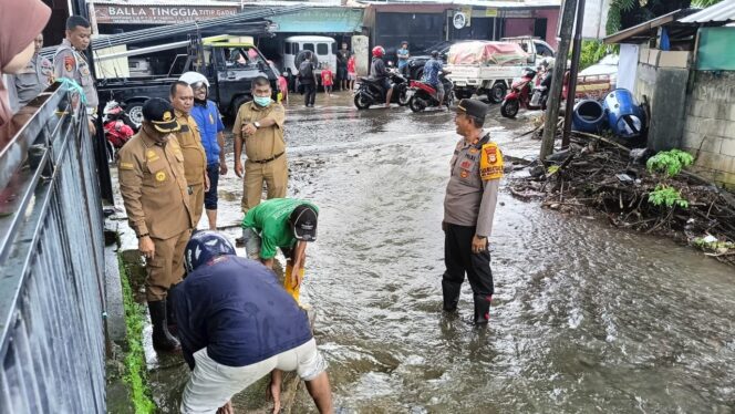 
 Musim Penghujan, Kapolsek Somba Opu Pantau Situasi Wilayah Rawan Banjir