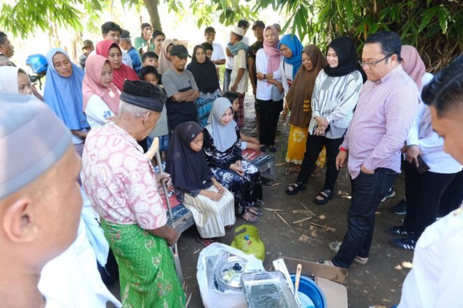 
 Jadi Orang Tua Asuh, Wabup dan Ketua TP PKK, Berikan Bantuan Modal Usaha, Alat Masak Hingga Paket Sembako