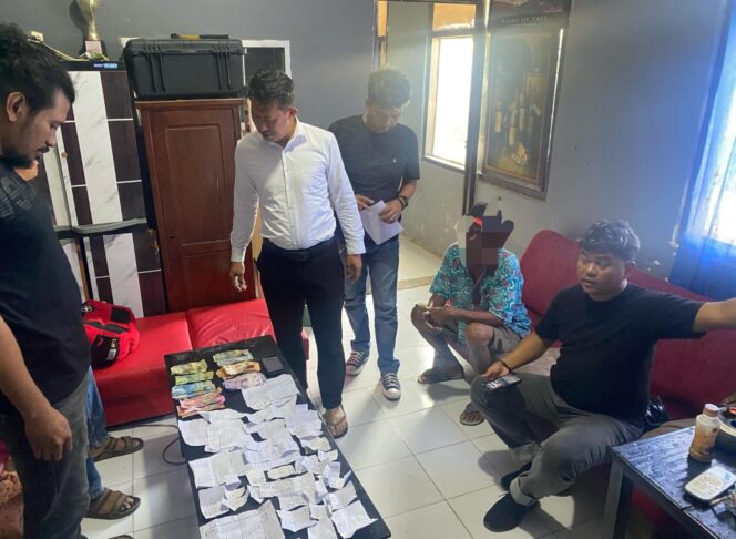 
					Polres Sinjai Amankan 3 Orang Terduga Pelaku Judi Online / Togel