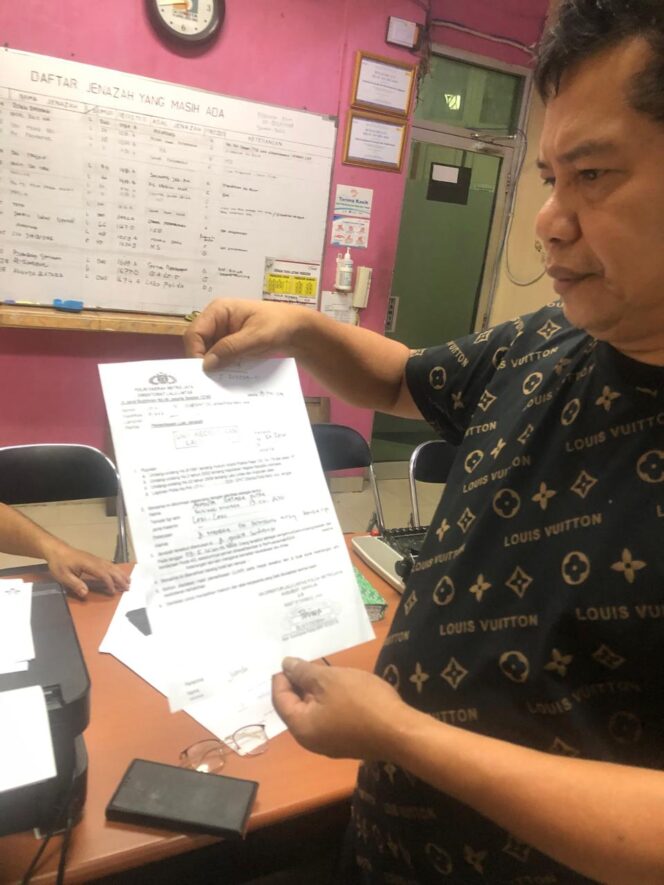 
					Dapat Informasi Ada Warga Gowa Meninggal di RSCM, Ketua DPRD Gowa Langsung Sambangi.