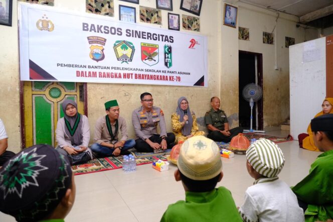 
					Pemkab-TNI Polri dan HMI Bersinergi Berikan Bantuan Perlengkapan Sekolah Ke Panti Asuhan