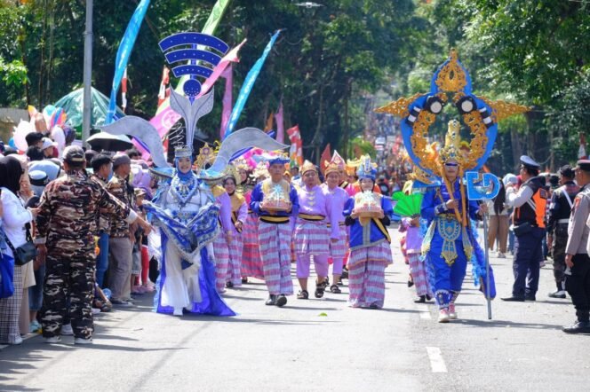 
					Bupati Husniah Lepas Fashion Culture Carnaval, 60 Tim Hadirkan Beragam Tema Budaya Menarik