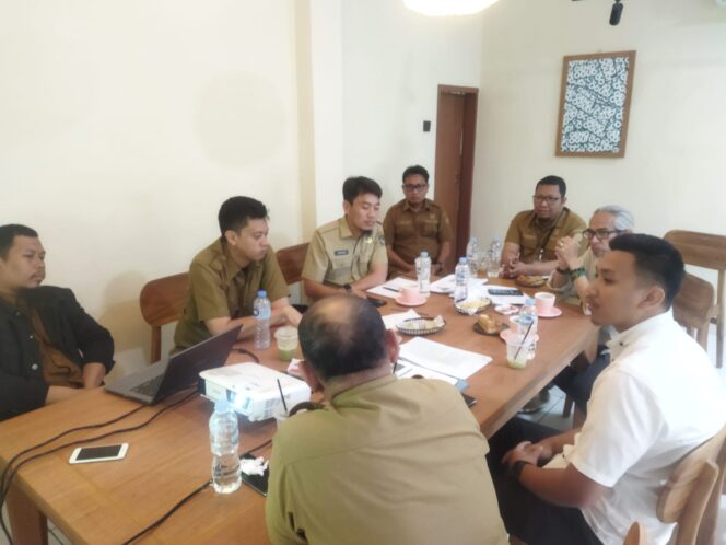 
					FGD Inovasi LACAK, Dorong Pembentukan Lacak Center dan Relawan Sahabat Lacak Atasi Kemiskinan.