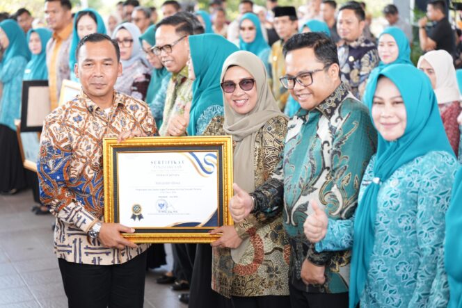 
					Hati Damai Terima Penghargaan Nasional Atas Keberhasilan Program Keluarga Indonesia Maju