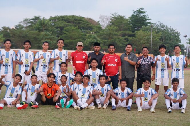 
					Dua Wakil Ketua DPRD Gowa Manager Tim Sepakbola U-20 Kecamatan Somba Opu.