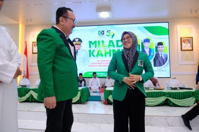
					Hadiri Milad Ke-59 KAHMI, Bupati Husniah Nampak Bahagia Dikukuhkan Jadi Anggota Kehormatan KAHMI
