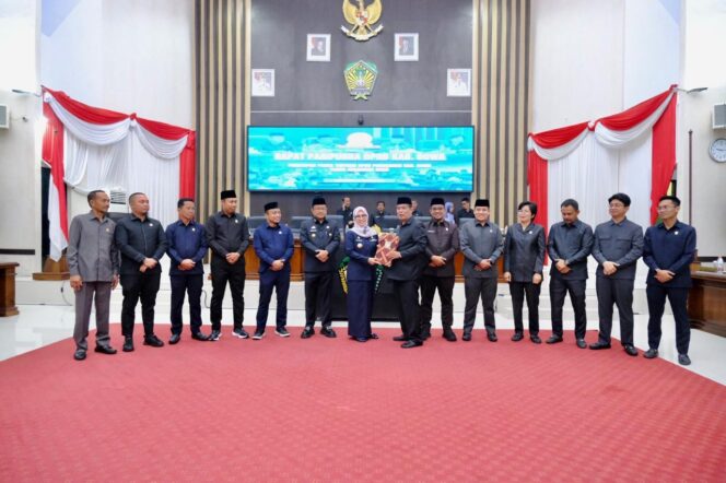 
					Ranperda Perubahan APBD 2025 Ditetapkan Jadi Perda, Fokus Pada Layanan publik Hingga Pemulihan Ekonomi