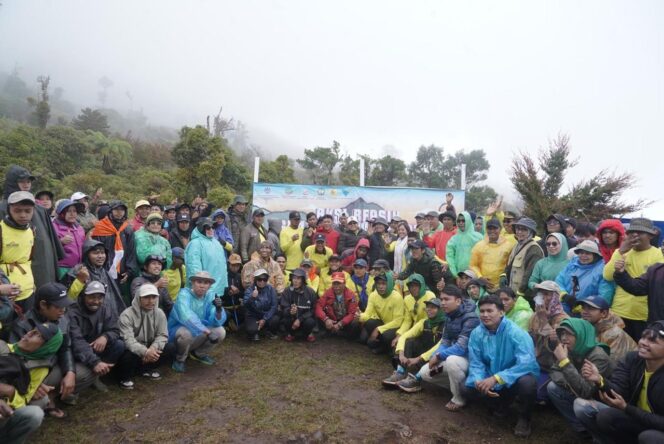 
					Wabup Gowa Ajak Komunitas Pencinta Alam Bersih-bersih Sekitaran Gunung Bawakaraeng