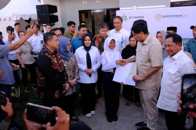 
					Diserahkan Menteri PKP dan Mendagri, Empat Keluarga Korban Demonstrasi Makassar Miliki Rumah di Gowa