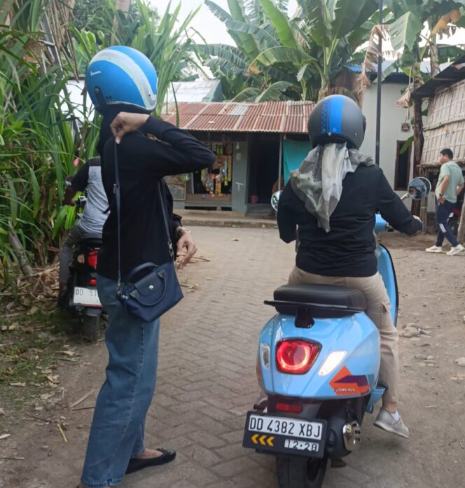 
					Wujud Kepedulian dan Hilangkan Kesenjangan, Tanpa Pengawalan, Bupati Husniah Naik Motor Kunjungi Warga Miskin Ekstrem Gowa