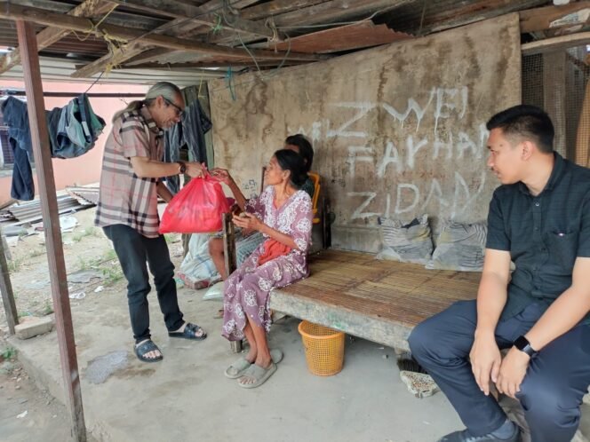 
					Tim LACAK Gowa Distribusikan Hasil Lelang Amal Baju Bupati, Wakil Bupati dan Sekda Gowa Kepada KME.