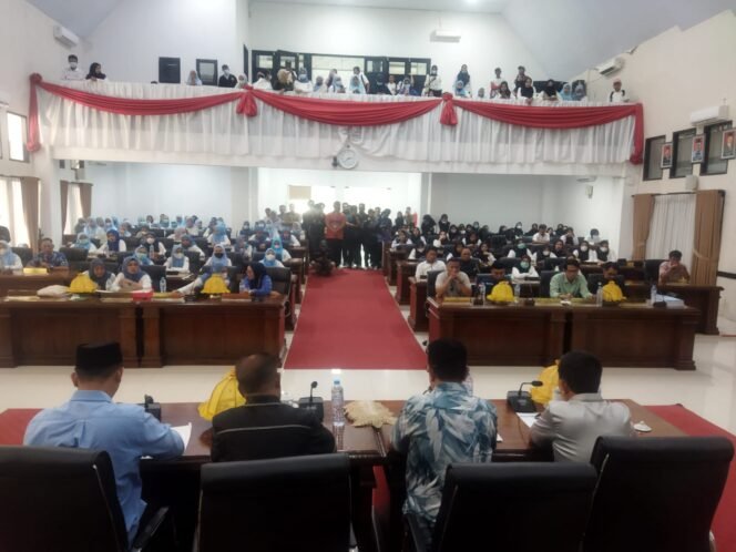 
					DPRD Gowa Terima Aspirasi Honorer Guru dan Nakes