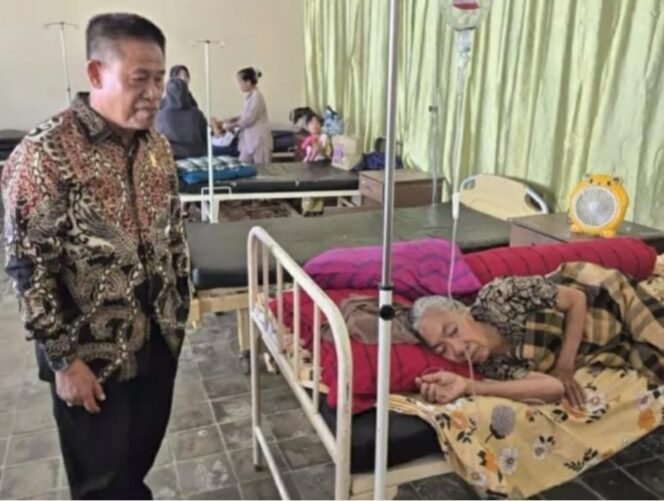 
					H.Sila, Sekretaris Komisi IV DPRD Gowa Tinjau Pelayanan Puskesmas Bajeng