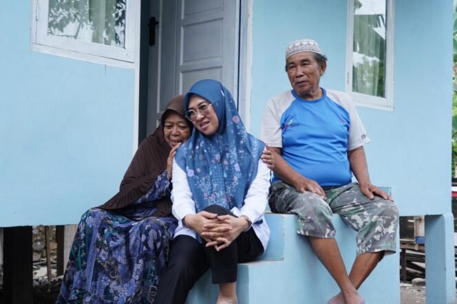 
					Bupati Husniah Talenrang Kunjungi KME Pasca Bedah Rumah Hingga Bantu KME Lainnya di Pallangga