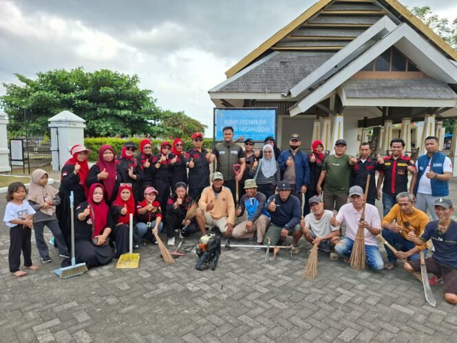 
					Peringati Hari Sumpah Pemuda, GRIB Jaya Adakan Kerja Bakti Hingga Bakti Sosial