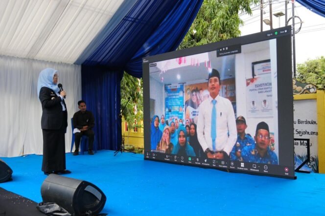 
					Rangkaian Peringatan Hari Kesehatan Nasional, Bupati Gowa Lakukan One Day One District
