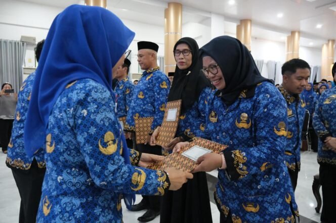 
					Serahkan SK Penugasan, Bupati Gowa Sebut Kepemimpinan Sekolah Harus Berbasis Kompetensi