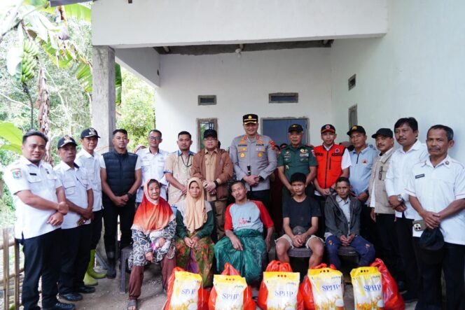 
					Wabup Gowa Temui 5 Warga yang Tersesat di Hutan Pinus Marenne
