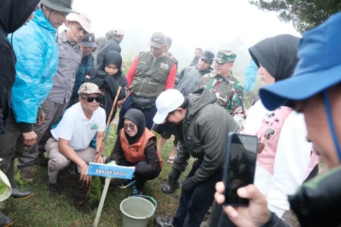 
					Tanam 10 Ribu Pohon, Bupati Gowa Ajak Semua Elemen Bersinergi Jaga Hutan dan Pegunungan