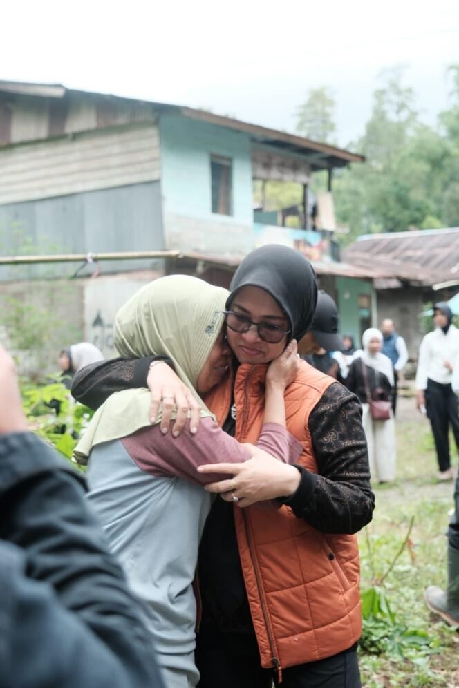 
					Bersama Tim Lacak dan Baznas, Bupati Gowa Berikan Bantuan Bedah Rumah Kepada KME di Tinggimoncong