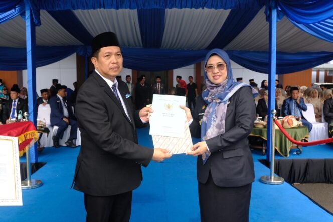 
					Momentum HAB Ke-80, Pemkab Gowa Serahkan Sertifikat Hibah Pembangunan Kantor Haji dan Umrah