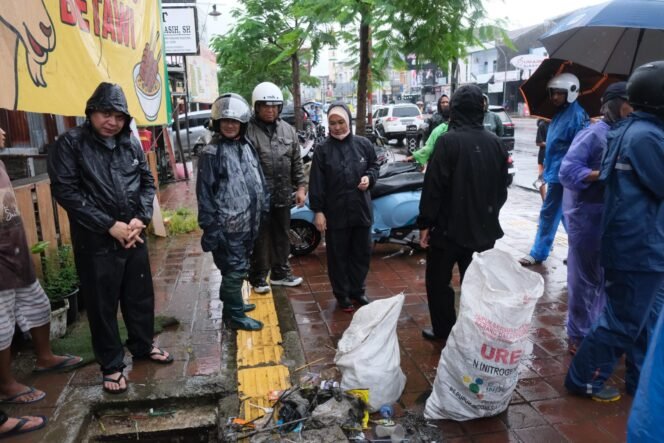 
					Bupati Gowa Cek Langsung Titik Genangan Air Rawan Banjir di Somba Opu