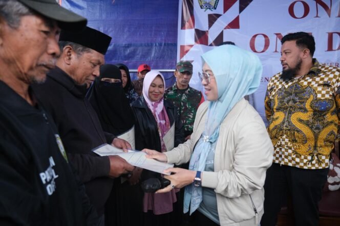 
					Perkuat Sinergi, BPN Gowa Bersama Pemkab Gowa Bagikan 3.608 Sertifikat PTSL Kepada Masyarakat