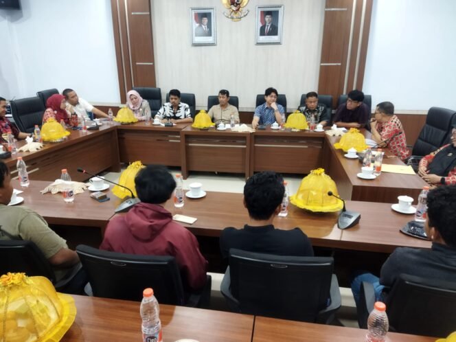 
					FP-PKL Tolak RTH Jadi Lapak Ramadhan Fair, Komisi 1V DPRD Gowa Gelar RDP