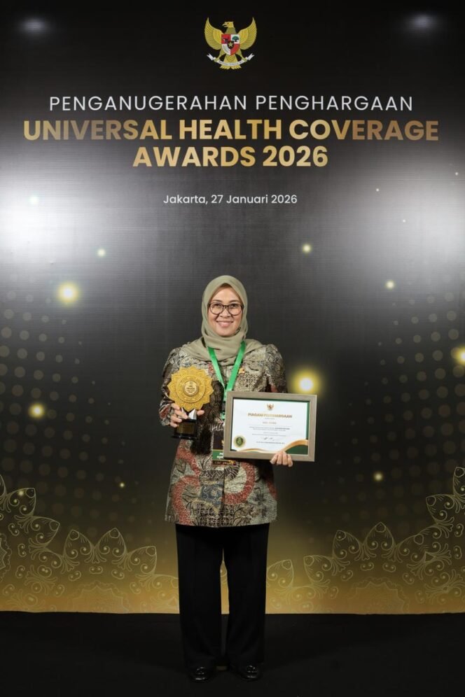 
					Bupati Gowa Husniah Talenrang Terima Penghargaan UHC Award Kategori Pratama 2026