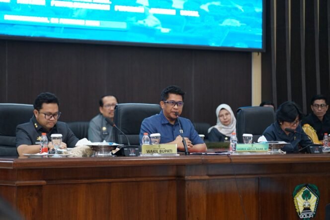 
					7 Fraksi DPRD Kabupaten Gowa Setuju Empat Ranperda Strategis Dilanjutkan Pembahasannya