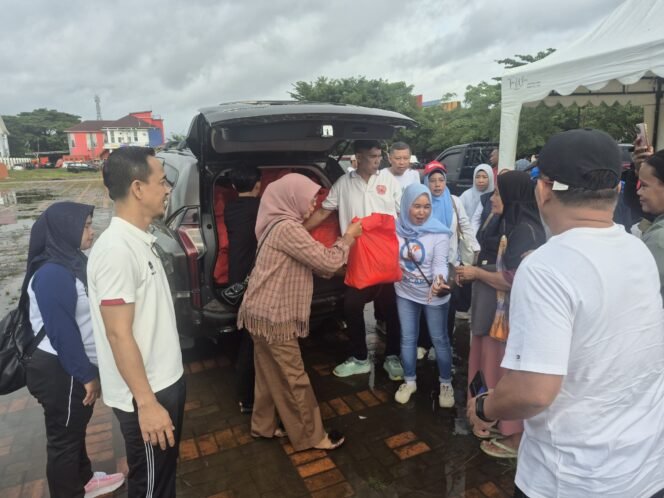 
					Hasil Pendataan Tim Lacak, Dinas TPH Beri Bantuan Swadaya Kepada Keluarga Miskin Ekstrim