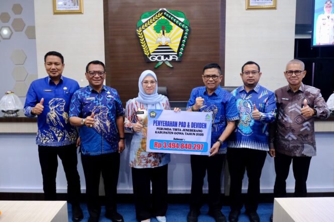 
					Perumda AM Tirta Jeneberang Setor Dividen Rp3,49 Miliar, Bupati Gowa Sebut Terbaik Sepanjang Konstribusi PDAM