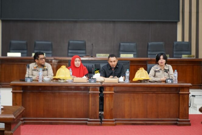 
					DPRD Gowa Gelar Rapat Bahas Ranperda Ketenagakerjaan, Sejumlah OPD Terkait Dihadirkan