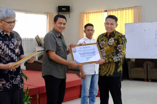 
					Pemkab Gowa Terima Penghargaan BPJS Kesehatan Cabang Makassar