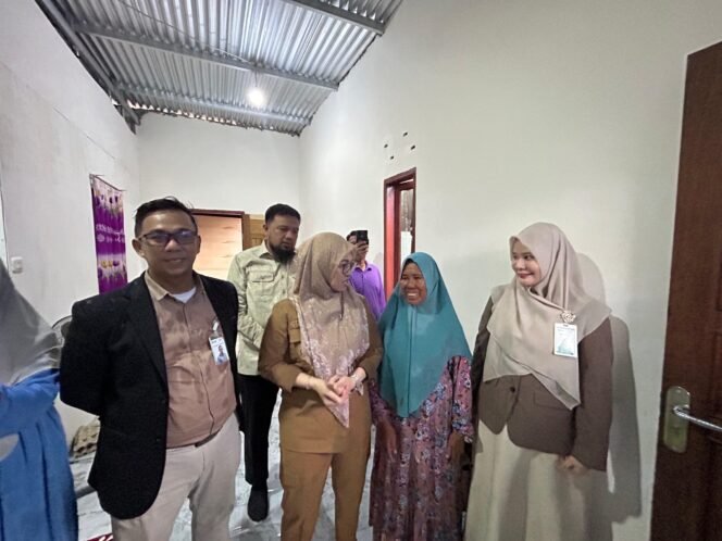 
					Dibedah Rumahnya, Warga : Terimakasih Ibu Bupati, Rumah Kami Lebih Layak dan Nyaman