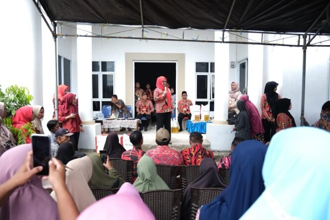 
					Di Bajeng Barat, Bupati Gowa Sebut Bantuan Pangan Bukti Nyata Kehadiran Pemerintah Untuk Masyarakat