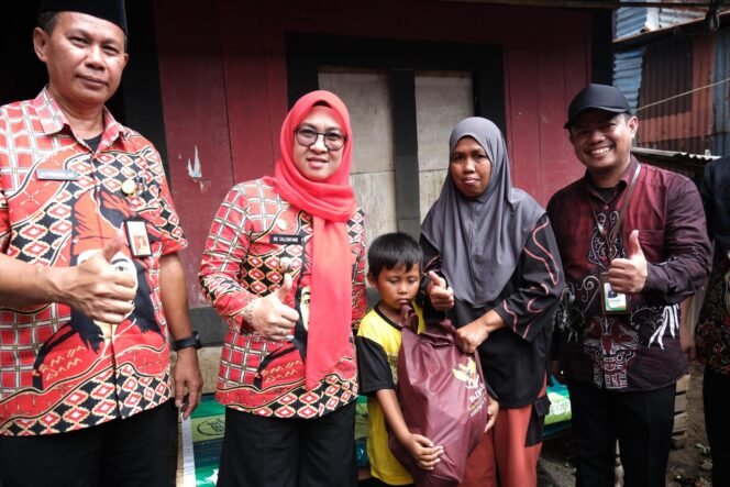 
					Pemkab Gowa-Baznas Intervensi KME, Beri Bantuan Bedah Rumah dan ZMart