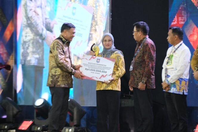 
					Komitmen Tekan Kemiskinan dan Stunting, Gowa Raih Penghargaan dari Kemendagri
