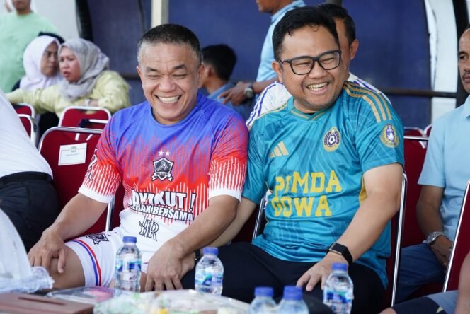
					Eratkan Silaturahmi, Pemkab Gowa dan Pemkot Palu Gelar Laga Persahabatan di Stadion Kalegowa