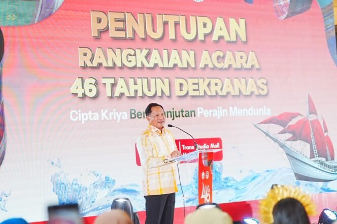 
					Mendagri Tito Karnavian Kenakan Wastra Sutra Gowa Saat Tutup Rangkaian Acara 46 Tahun Dekranas