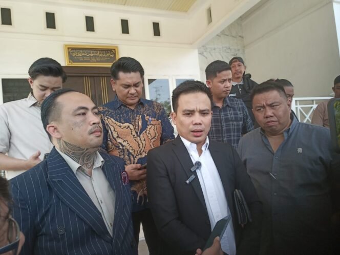 
					Bupati Gowa Keluar dari Sidang Pansus Hak Angket Setelah Permintaan Ditolak Pansus