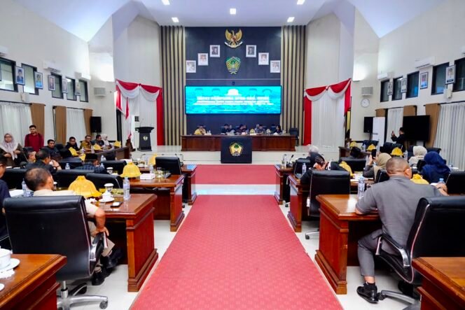 
					Rapat Paripurna DPRD Gowa Diwarnai Skorsing, Wakil Bupati Hadir Pimpin Pembahasan APBD 2025 Malam Hari