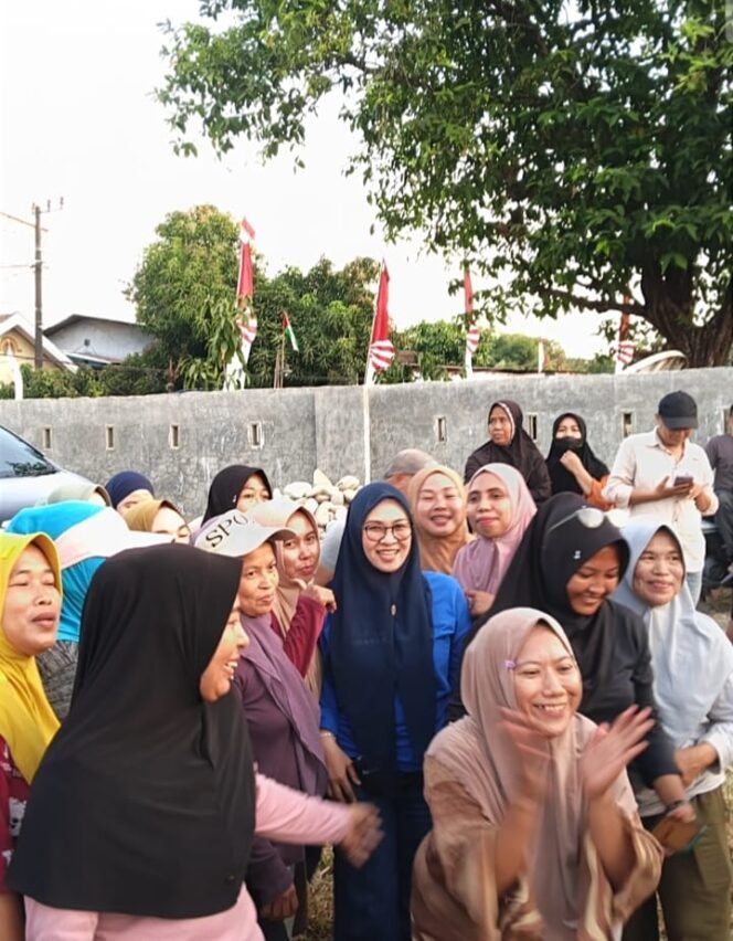 
					Ratusan Emak Emak sambut Bupati Gowa dalam semarak HUT RI ke 81 di Kec.Bajeng Barat