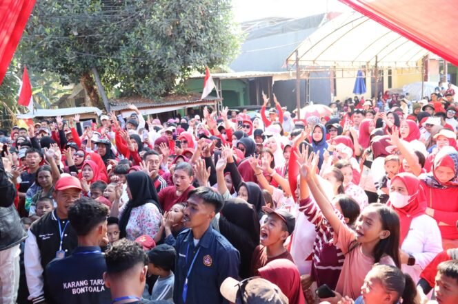 
					Ribuan Peserta Gerak Jalan Santai Vol II Desa Bontoala Di Lepas Resmi Oleh Camat Pallangga