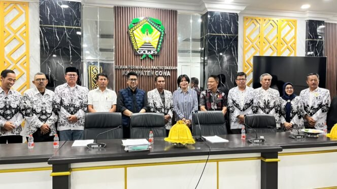 
					Belum Gajian dan Harus Absensi Setiap Hari, PGRI Gowa Temui DPRD Gowa